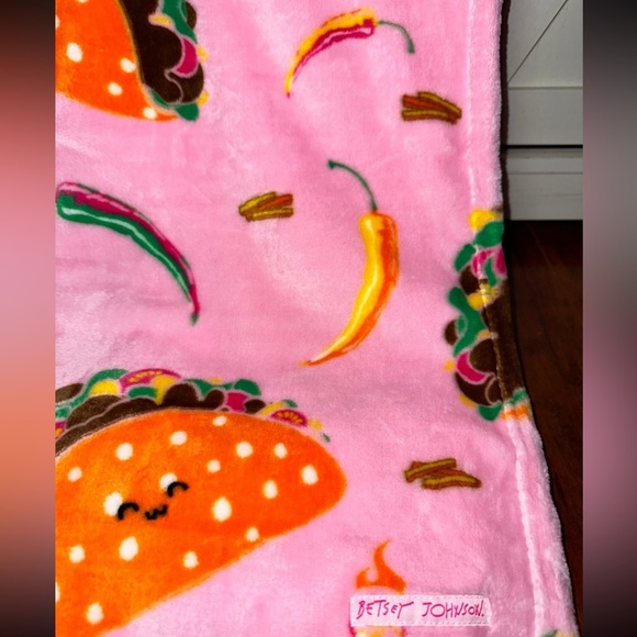 Betsey Johnson Taco with Hot Sauce Plush Throw Blanket - Picture 3 of 5